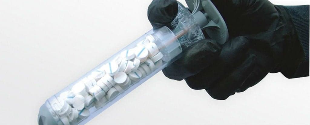 Plug a Gunshot Wound Quickly With This Sponge-Filled Syringe