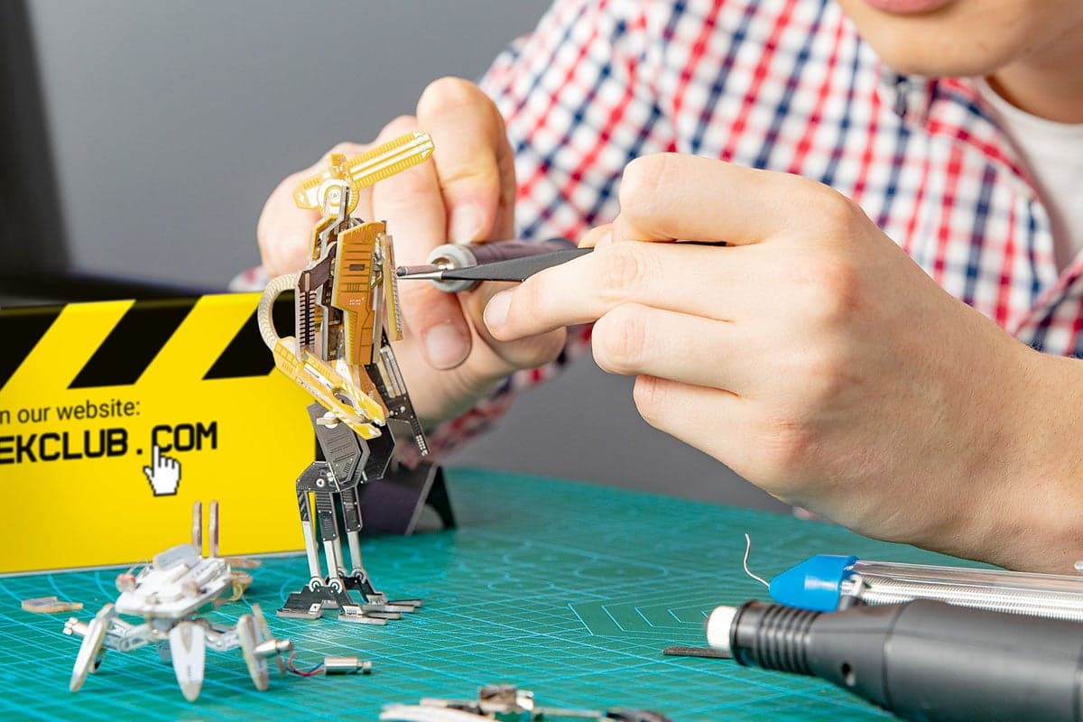Build an Adorable Robot Army With Geeek Club's DIY Nanobots