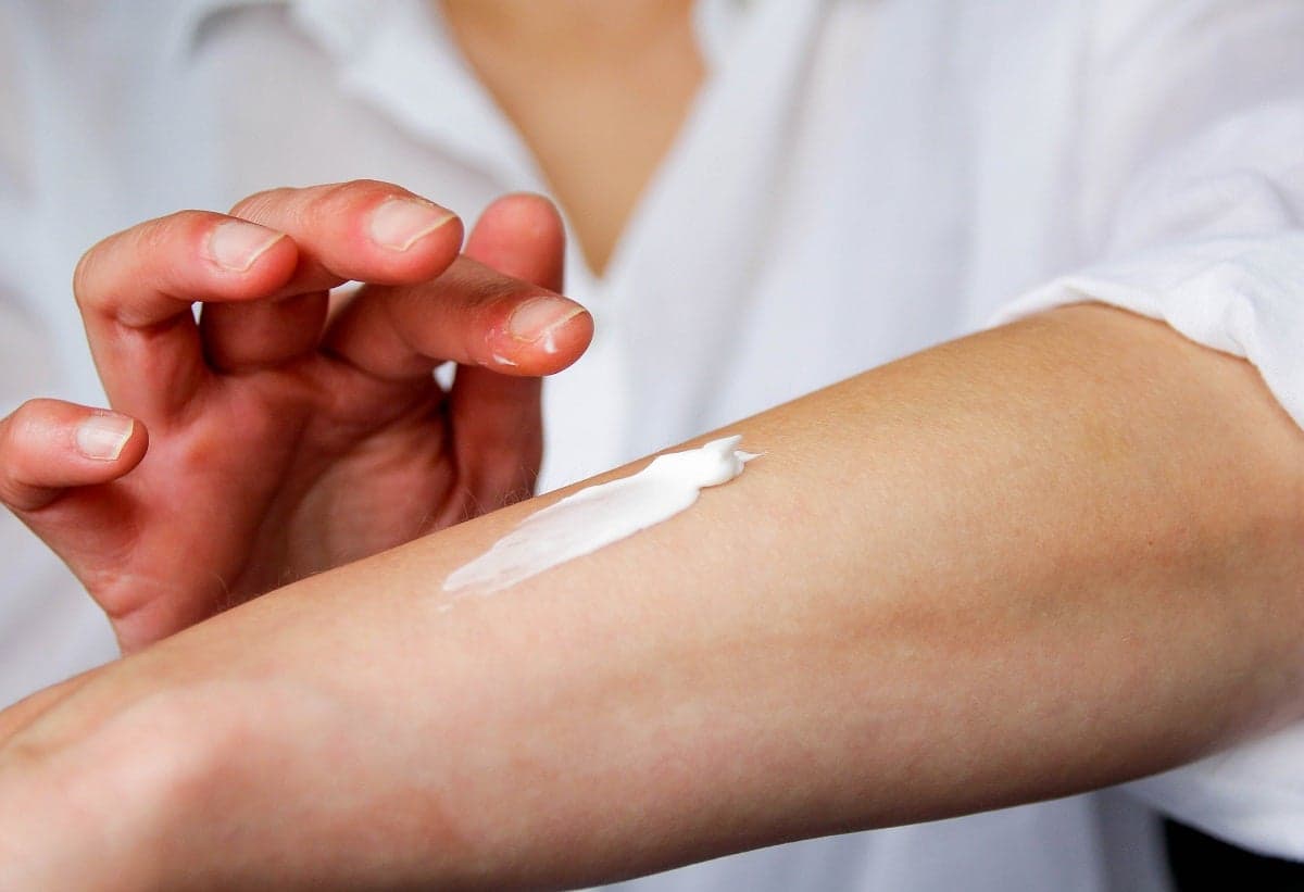 Experts Say Popular Body Lotion Not Attracting Horny Spiders