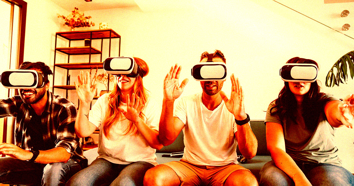 Apple Hoping People Will Wear Its Pricey VR Headset to Parties