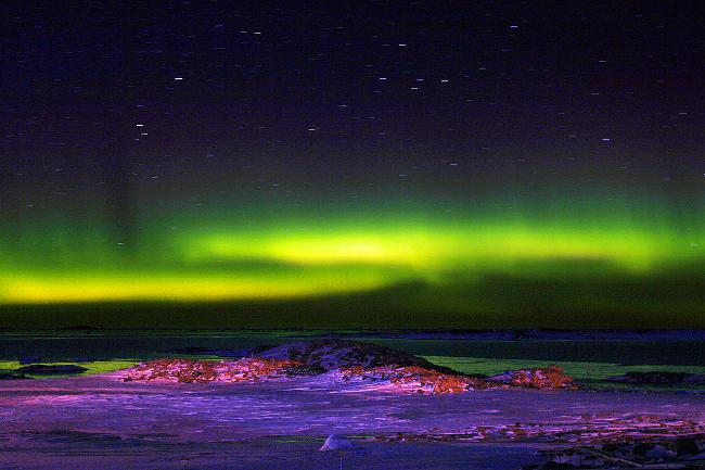 Aurora Australis lights up the night sky over the Australian research station of Casey in the Australian Antarctic Territory, 16 March, 2007. Picture: AFP