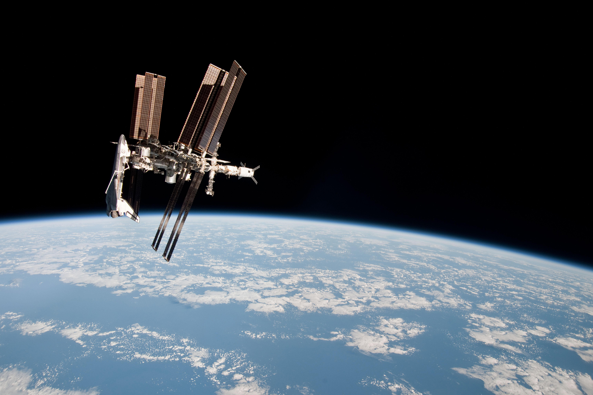 shuttle-endeavour-space-station-sts134