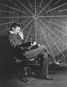 Nikola-Tesla-seated