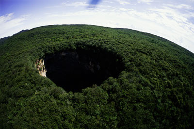 Sarisarinama sinkhole via Juan Silva