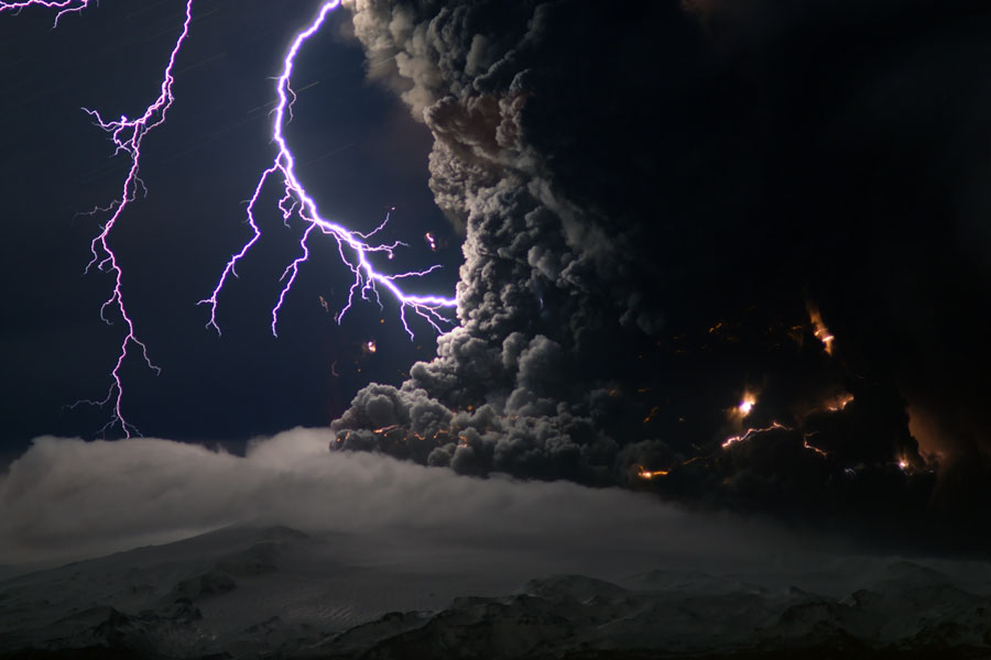 Lightning makes an appearance over Eyjafjallajökull volcano (Credit: Marco Fulle)