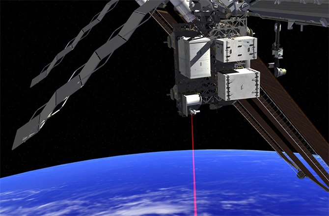 Space Station Laser Link Blasts Broadband from Orbit