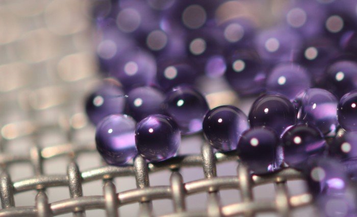 Purple means the baking soda hasn't yet absorbed CO2; yellow indicates a loaded bubble - (Photo by John Vericella/LLNL)