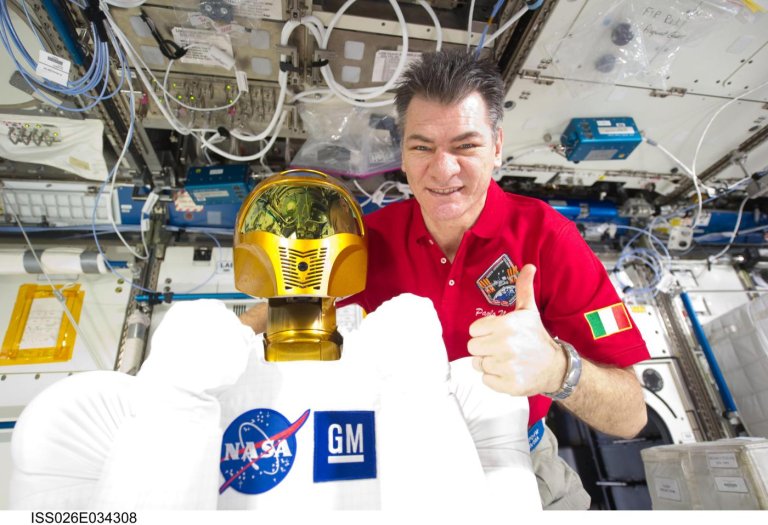 NASA humanoid robot ‘Robonaut 2’ first robot in outer space!