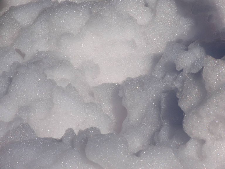 Sprayable foam that slows bleeding could save lives