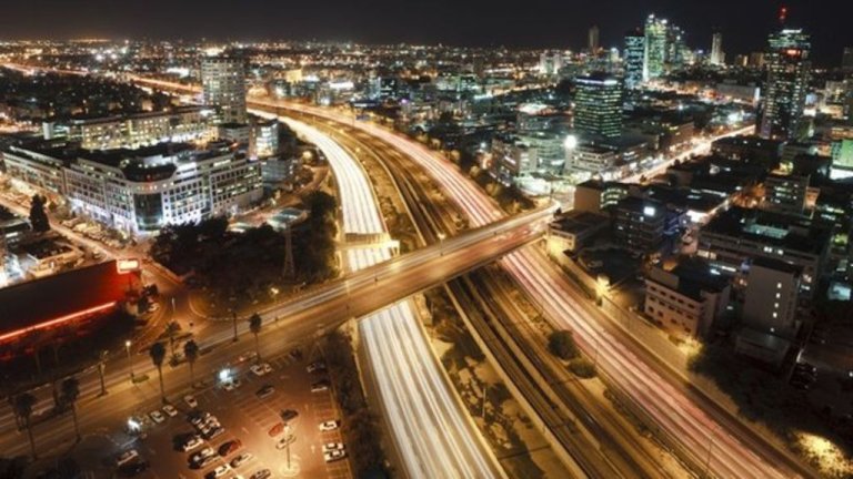 England’s Electric Motorways Let You Charge as You Drive