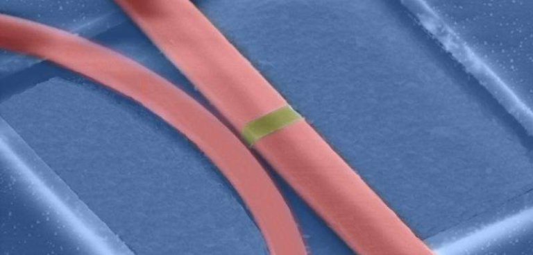 Ultra-fast light-based storage chip can store data without power