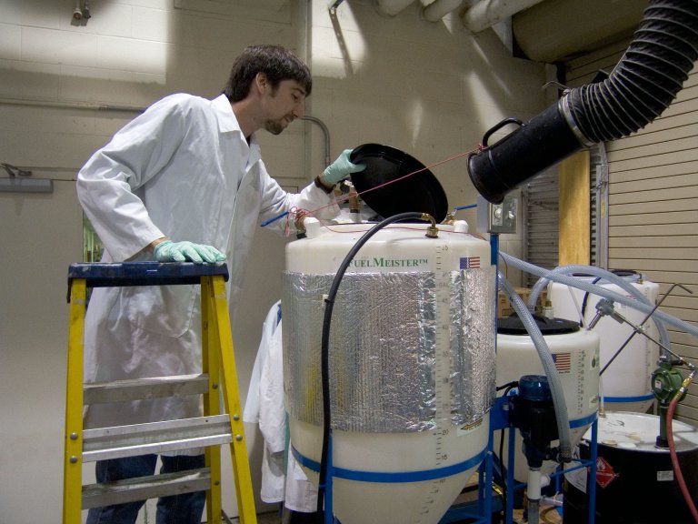 Researchers develop new waste-recycling catalyst to increase biodiesel production
