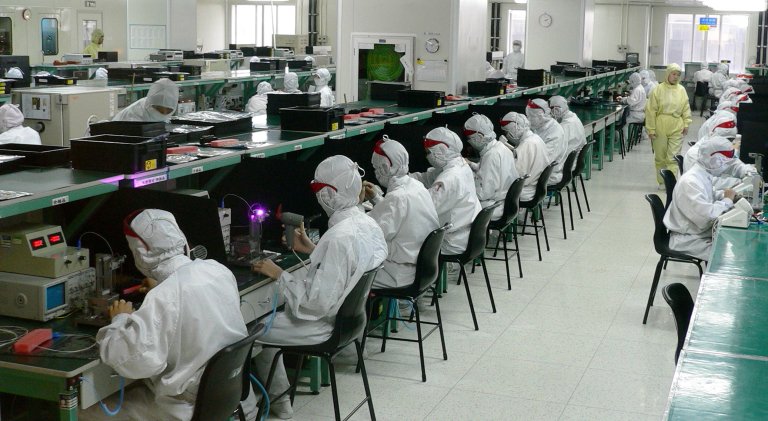 Samsung to use “smart factories” to replace human labor with high-precision robots