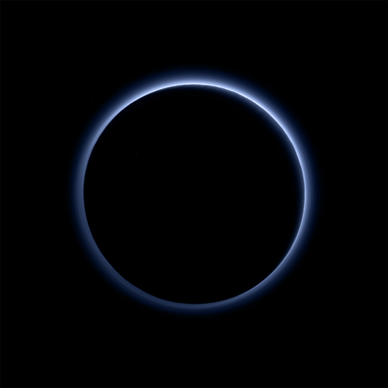 New Horizons find blue skies and water ice on Pluto