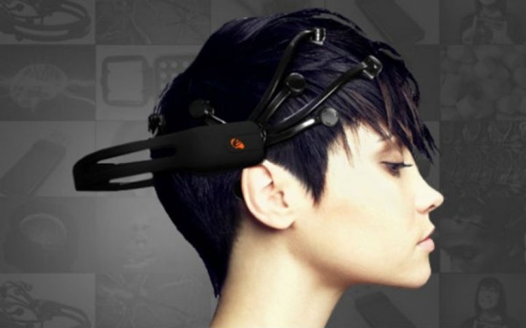 Clothing retailer uses brain waves to match customers with t-shirts