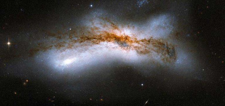 NGC 520 – Colliding Galaxies