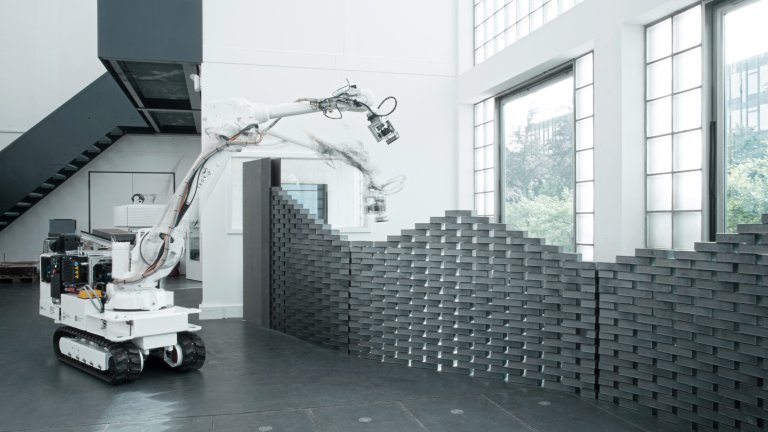 Mobile Construction Robot Can Adapt to Changes on Site