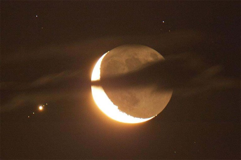 Astronomy Picture of the Day: 01/22/13 – Jupiter Dances with the Moon