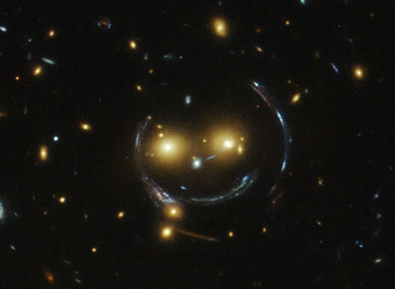 Astronomy Photo of the Day: 2/10/15 — SDSS J1038+4849 Grins