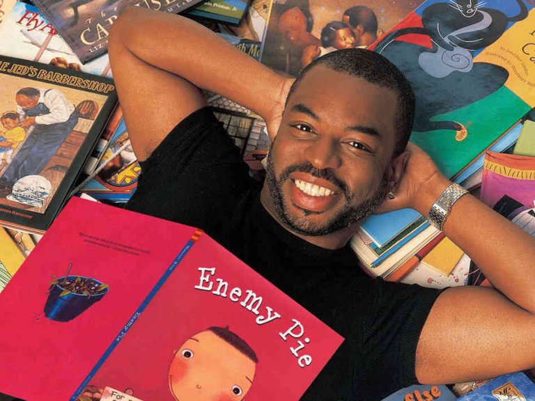 LeVar Burton Wants to Bring Back Reading Rainbow!