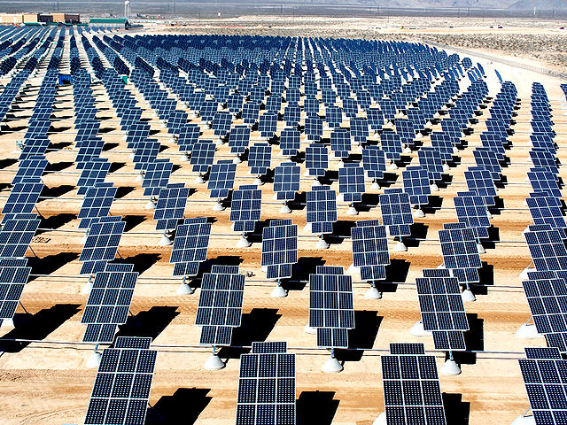 New Solar Power Material Converts 90% of Light into Heat