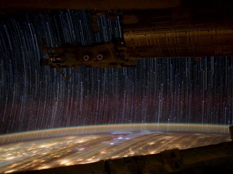 5 Amazing Images of Lightning From 230 miles (370 km) Above Earth: