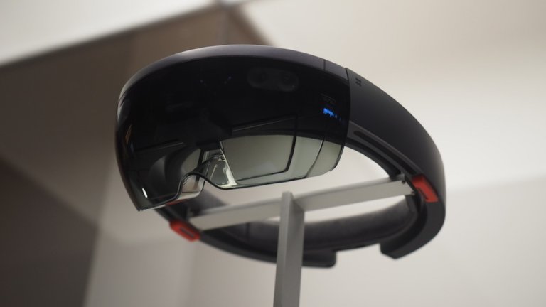 Affordable Augmented Reality: ASUS Plans to Release Headset in 2016