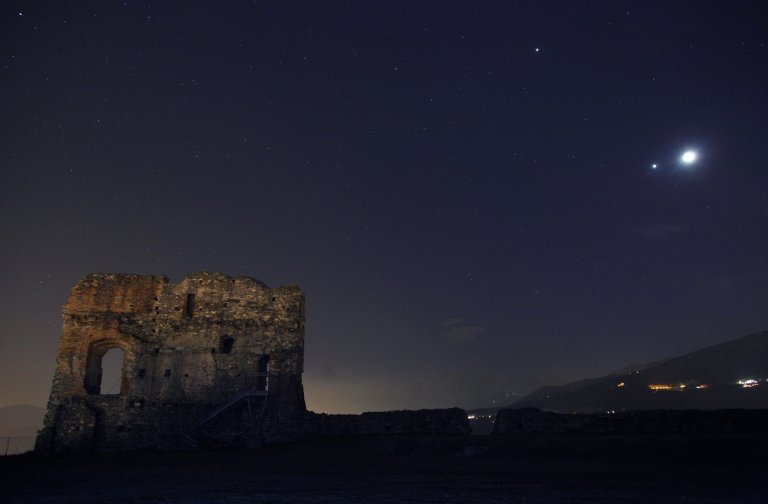 Closest Conjunction of 2014 Heading Our Way Tonight