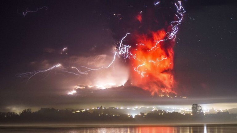 Calbuco Volcano Erupts Not Once, But Twice, For First Time in Nearly 50 Years