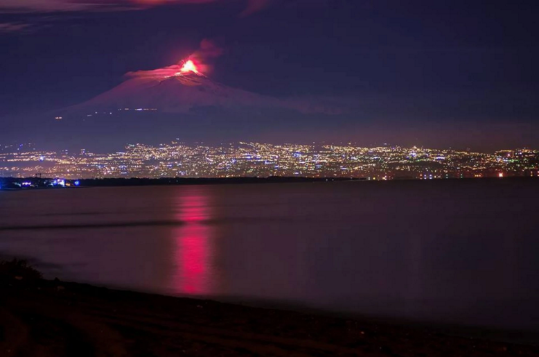 Mount Etna erupts on Thursday morning. (“Nico di Messina” via Twitter)