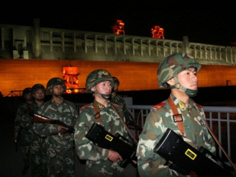Chinese Soldiers Now Have Laser Guns