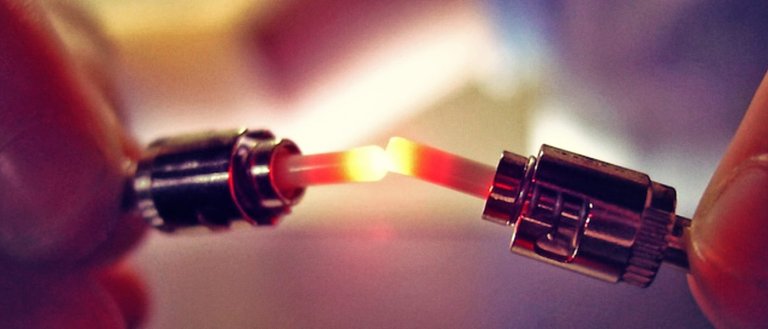 New Terahertz Wireless Tech Could Allow For Fiber-Optic Speeds Without The Fiber