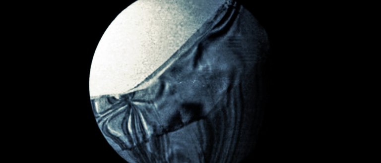 Electron Microscope Observations Show Heat Moves at the Speed of Sound