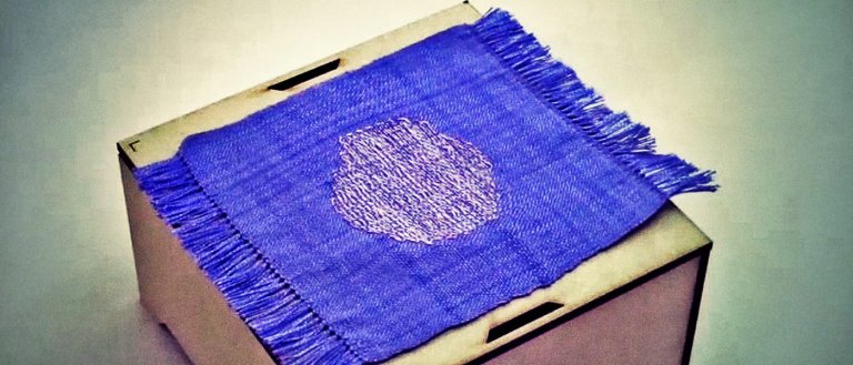 Change Colors, Not Clothes: New “Smart Thread” Can Make Chameleon-Like Clothing