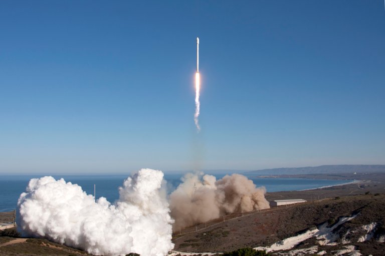 Surprise!—Turns Out SpaceX’s Falcon 9 Can Haul a Lot More Stuff Into Orbit
