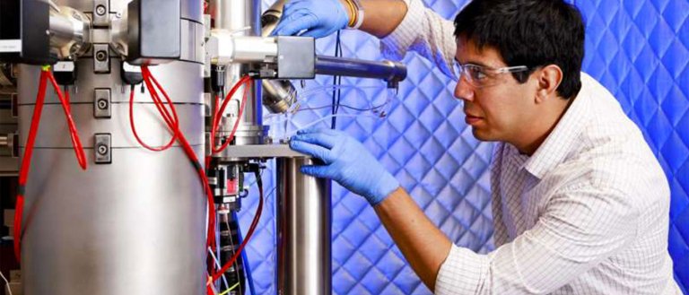 New Electron Microscope Technique Detects Magnetic Signals in Atoms