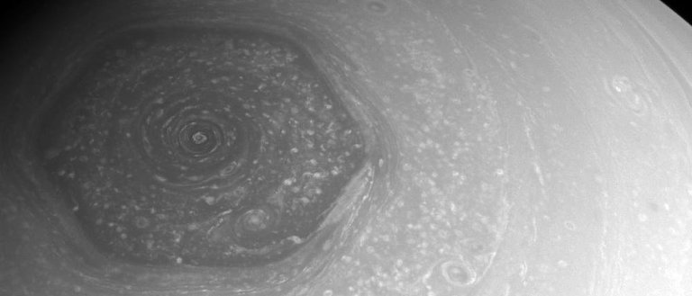 Saturn’s Hexagonal Storm Mysteriously Changes From Blue to Gold