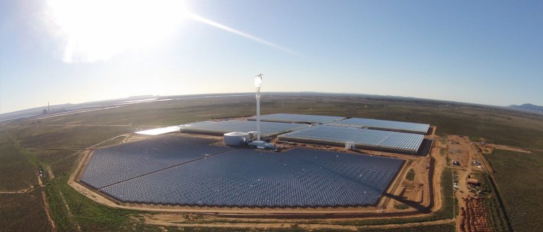 First-Of-Its-Kind Farm Uses Seawater and Solar Power to Grow Crops
