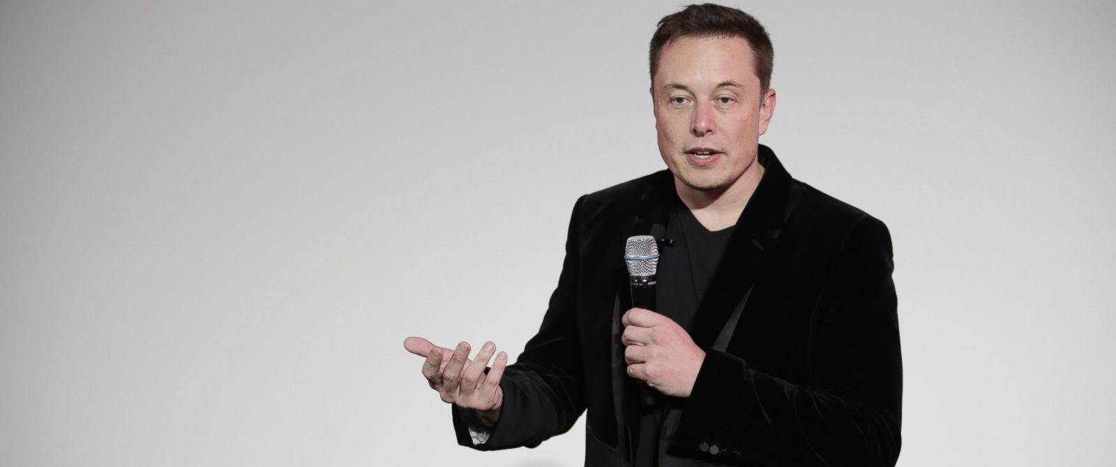 Elon Musk. Image: Marcio Jose Sancez/AP.