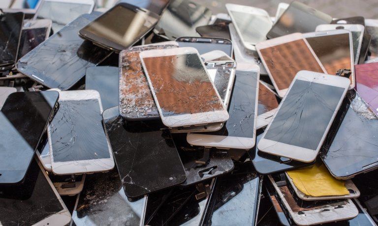 Scientists Just Created a Material for Self-Healing Smartphones
