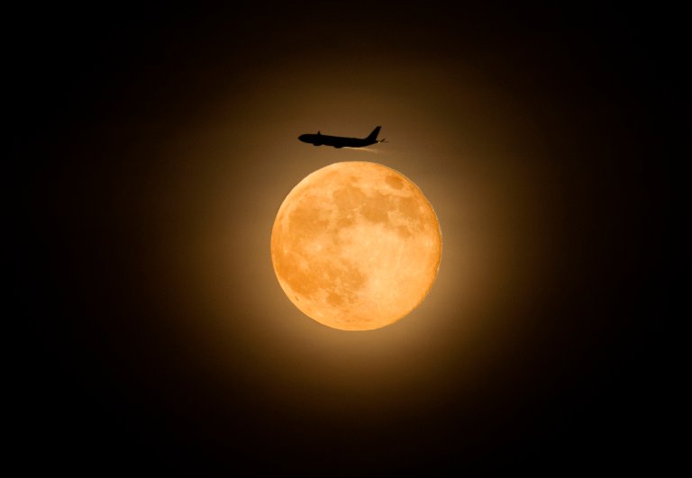 Amazon’s Founder Wants to Deliver Supplies to the Moon
