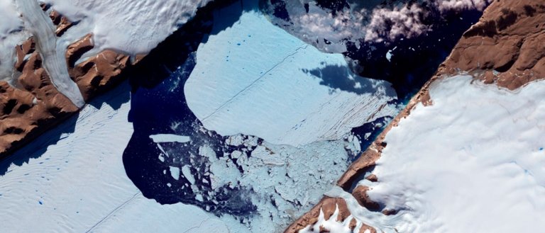 NASA Images Have Revealed a Massive New Crack on the Petermann Glacier