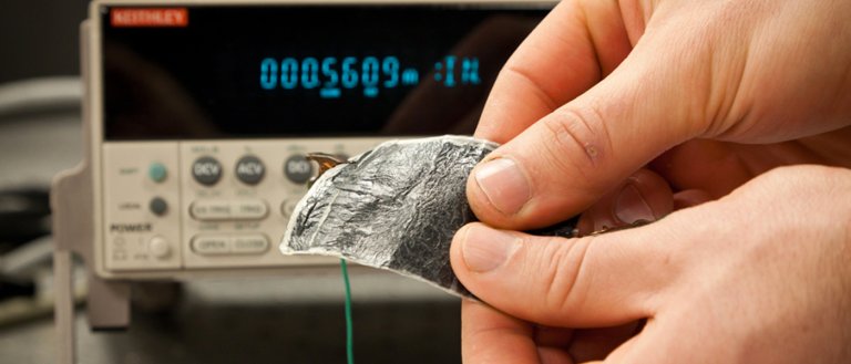 Flexible Thermoelectric Fabric Lets You Power Devices Using Your Body Heat