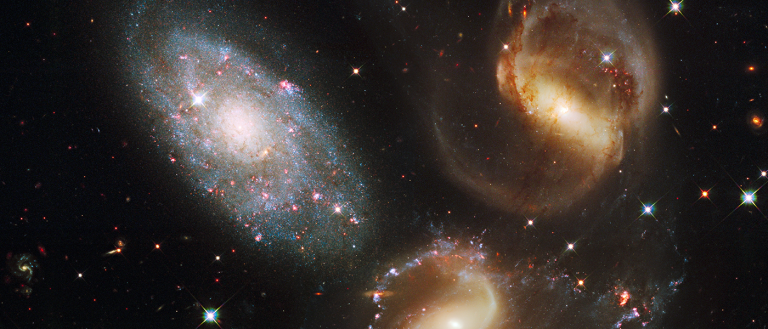 A “Superpower” of Nature Made This Stunning Image of a Far-Off Galaxy Possible