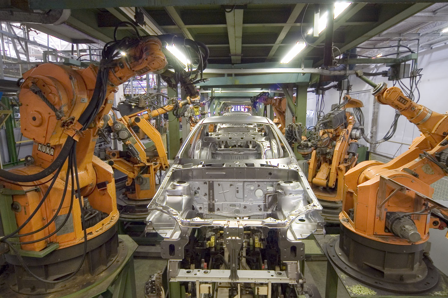 *2* Elon Musk: Robot software will make Tesla worth as much as Apple