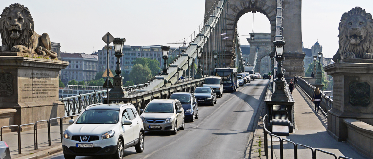 Watch an Autonomous Car Prevent a Traffic Jam From Forming