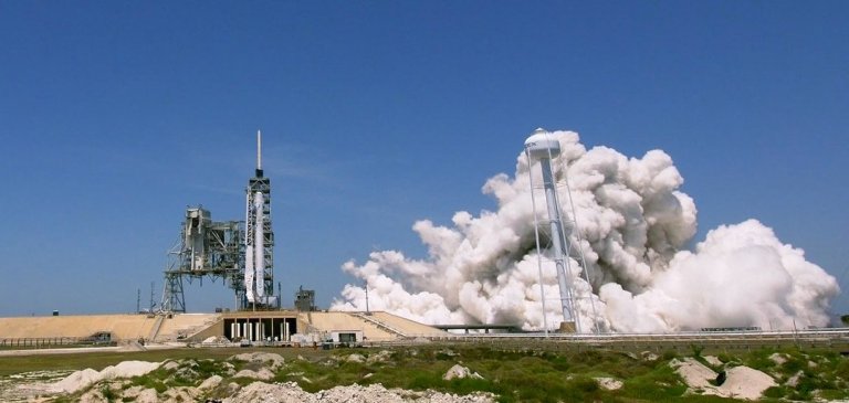 spacex elon musk dragon spacecraft