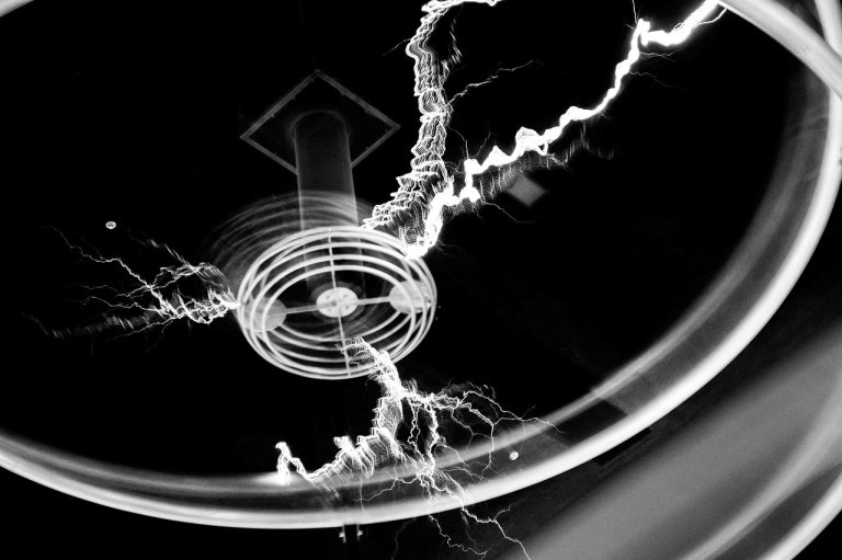 Stanford Scientists Are Making Wireless Electricity Transmission a Reality