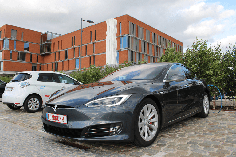 A Tesla Just Drove a Record Breaking 900+ Kilometers on a Single Charge