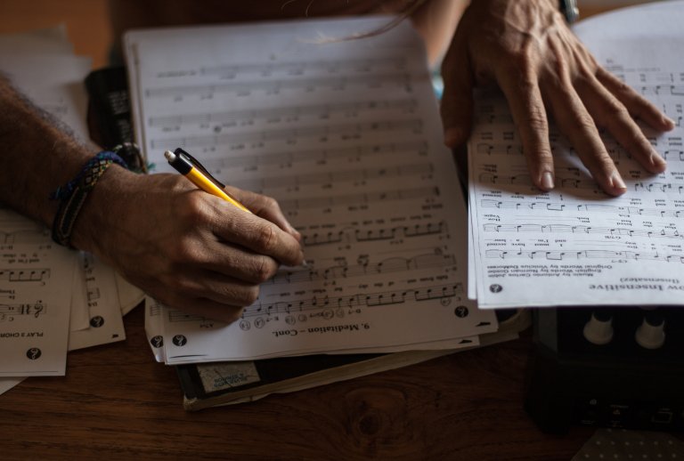A New Study Has Uncovered a Way to Potentially Improve Auditory Memory in Adults